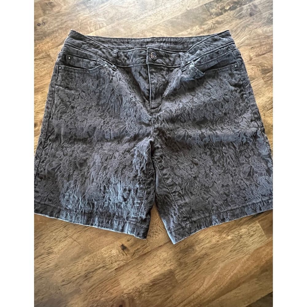 Vera Wang shorts size 8‎